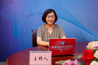 主持人_副本1.jpg